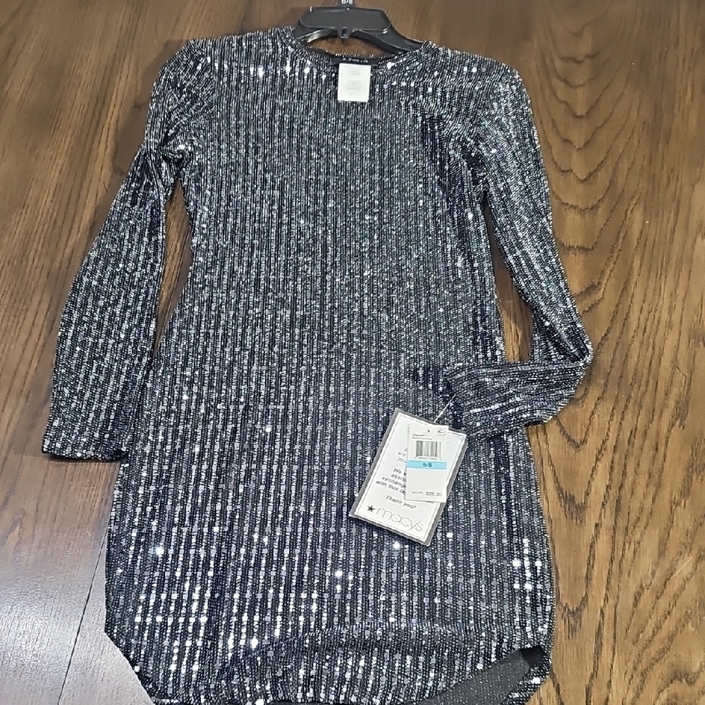B. Darlin Shimmering Black/Silver Dress Size 5/6